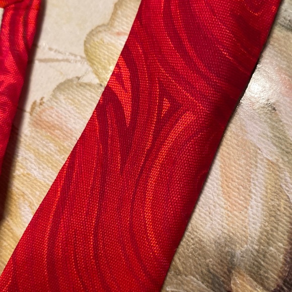 RED 100% Thai Silk tie Made in  Thailand 4” x 54” Vintage - Picture 6 of 7